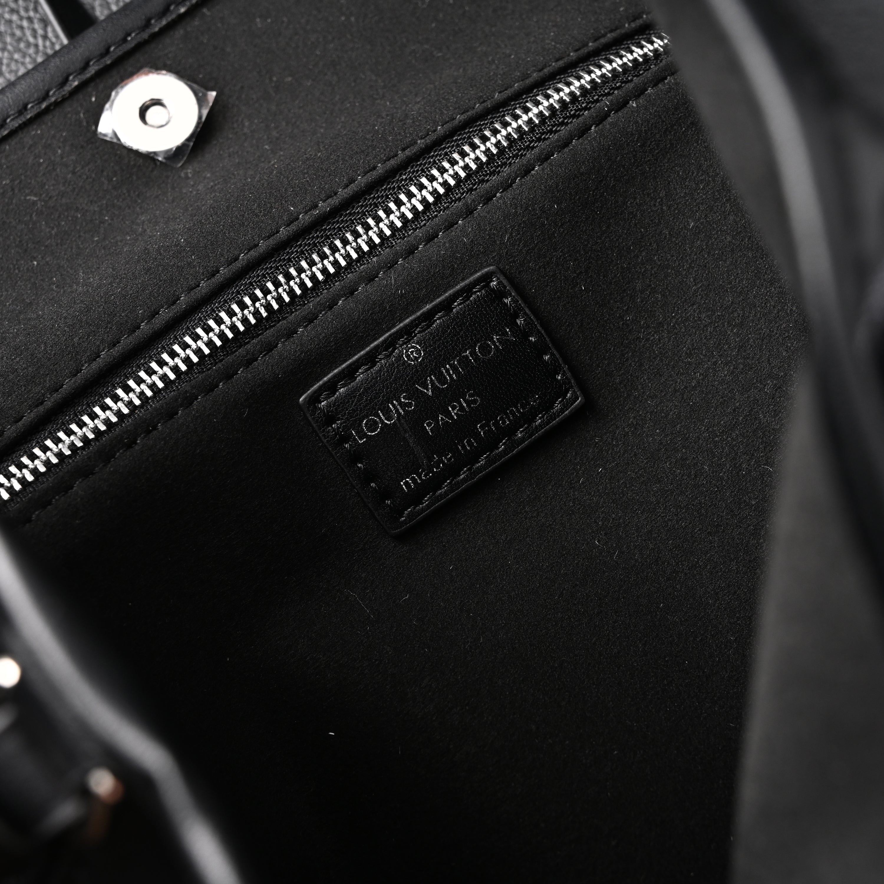 Louis Vuitton Black Mahina Leather Hobo Shoulder Bag