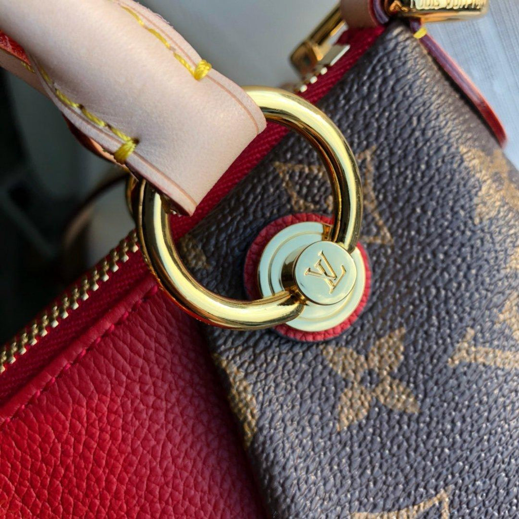 Louis Vuitton V TOTE MM